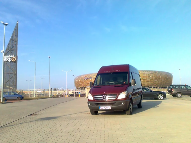 Bagażówki Gdańsk Transteambus pod Amber Expo – transport i obsługa targów