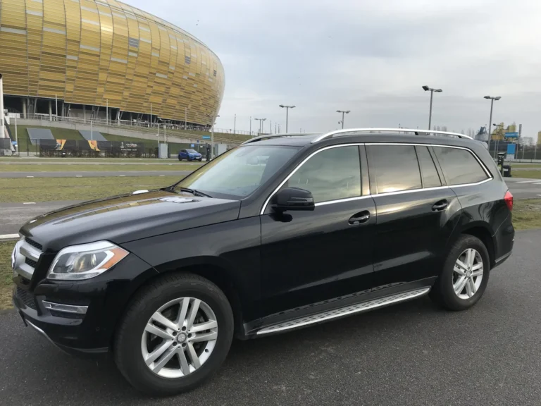 Samochód pod stadionem - oferujemy wynajem busa z kierowcą oraz kompleksowe usługi transportowe Gdańsk