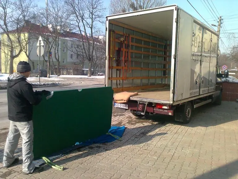 Profesjonalne usługi transportowe Gdańsk realizowane przez firmę Transteambus - transport towarów i bagaży