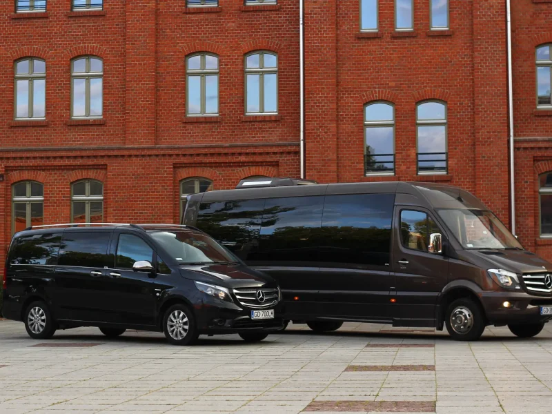 Przewóz osób Gdańsk – profesjonalna flota pojazdów Transteambus Luksusowe busy i auta osobowe Transteambus gotowe do realizacji usług przewóz osób Gdańsk